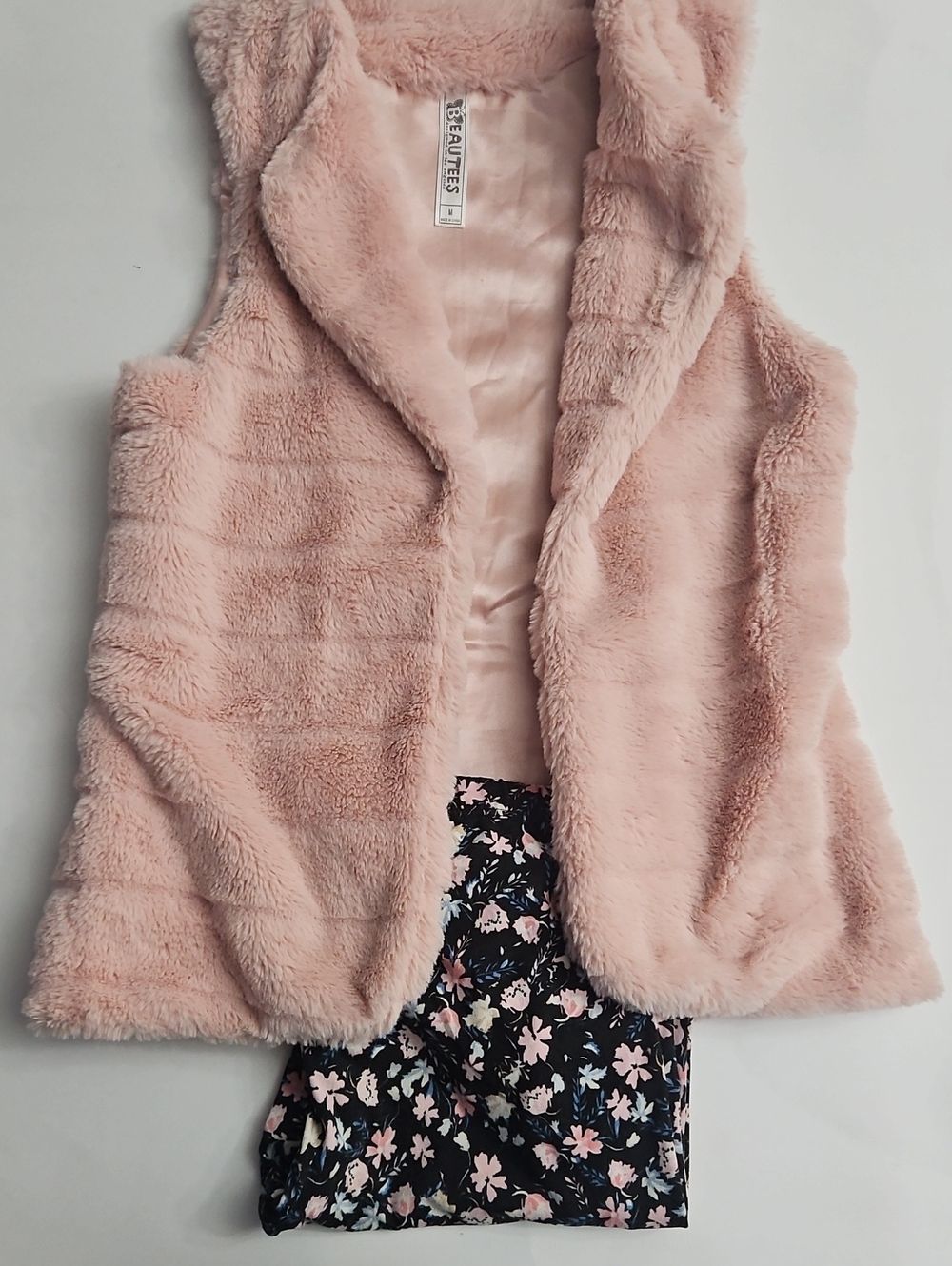 Beautees Pink Faux Fur Vest with Navy Floral Leggings